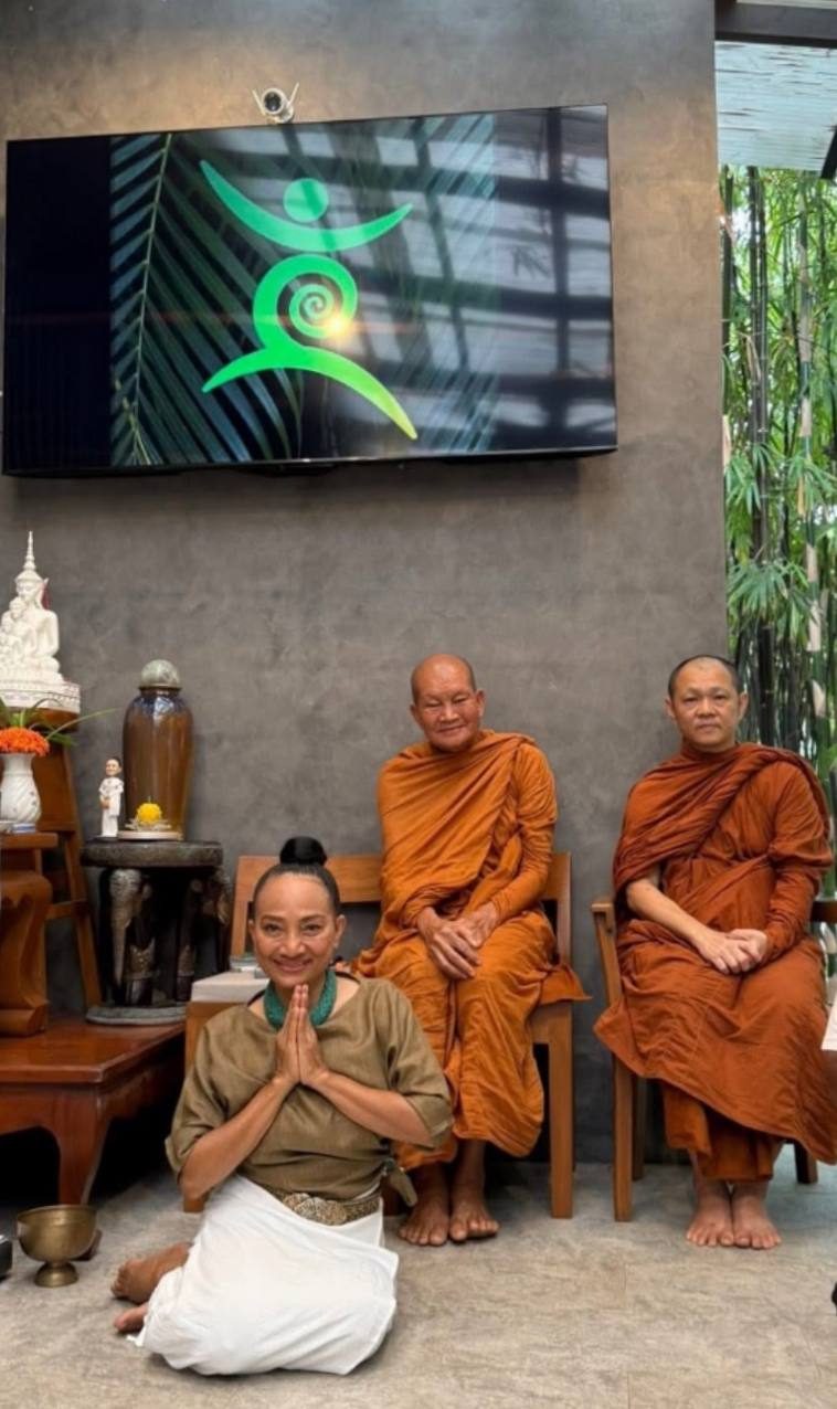 Teacher Khun Kob